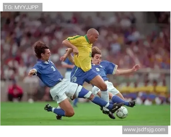 世界顶级足球巨星现场对决精彩瞬间回顾与分析