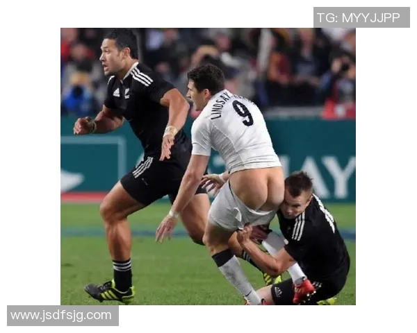 足球明星们的搞笑瞬间大盘点让你捧腹大笑的精彩时刻合集