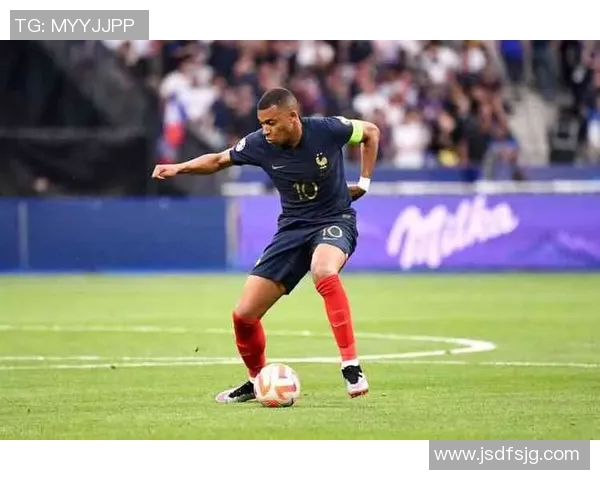 身高182cm的足球明星们如何在绿茵场上展现非凡魅力与实力 身高182cm的足球明星们如何在绿茵场上展现非凡魅力与实力