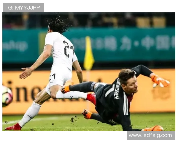 乌拉圭足球明星意外走光引发热议球迷热情不减继续支持