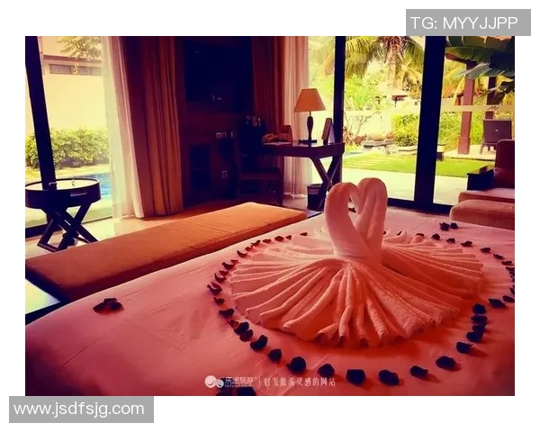 篮球明星与女友海边度假甜蜜瞬间尽显浪漫风情